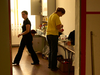 Marlen and Malin in the kitchen