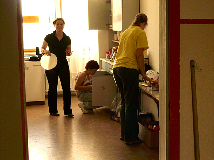 Marlen, Tara and Malin preparing dinner