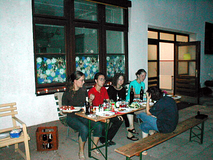 Carine, Fabio, Marlen, Malin and Tara sitting at the table