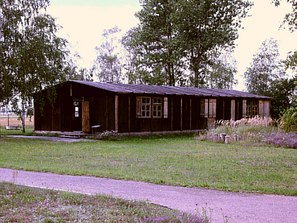 picture of a wooden barrack of the POW camp Zeithain