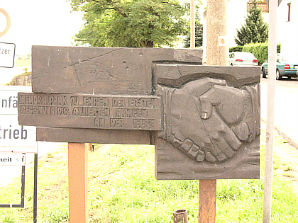 plaque comemorating the meeting of Russian and American troops